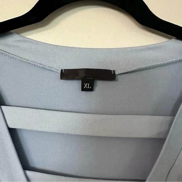 Boutique Short Sleeve Light Blue Split Lined V-Neck Casual Flowy Top Size XL GUC - Picture 3 of 5